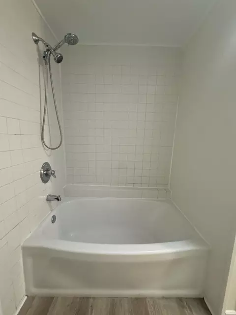 Bath - 623 Cherry St, Hammond, IN 46324 photo 1 of 2