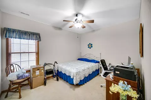 1228 Sawgrass Dr, Griffith, IN 46319 photo 9