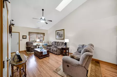 1228 Sawgrass Dr, Griffith, IN 46319 photo 6