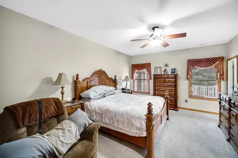 1228 Sawgrass Dr, Griffith, IN 46319 photo 15