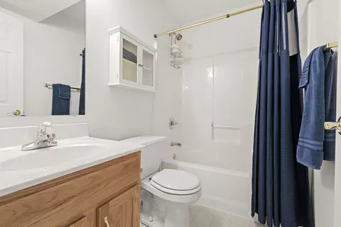 Bath - 12 Edinburgh Ct, Valparaiso, IN 46385 photo 3 of 3
