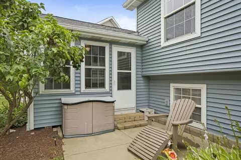 Exterior - 12 Edinburgh Ct, Valparaiso, IN 46385 photo 6 of 7