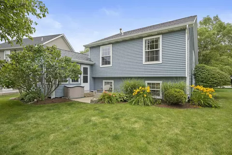 Exterior - 12 Edinburgh Ct, Valparaiso, IN 46385 photo 7 of 7