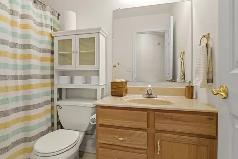 Bath - 12 Edinburgh Ct, Valparaiso, IN 46385 photo 2 of 3