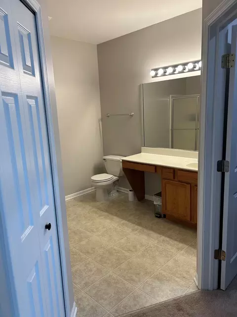 Bath - 8026 Knickerbocker Pl, Dyer, IN 46311 photo 2 of 4