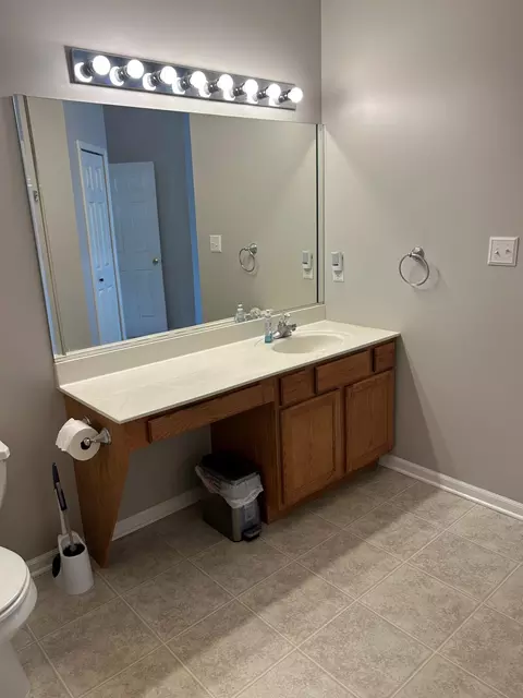 Bath - 8026 Knickerbocker Pl, Dyer, IN 46311 photo 1 of 4