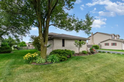2820 Mockingbird Dr, Crown Point, IN 46307 photo 3