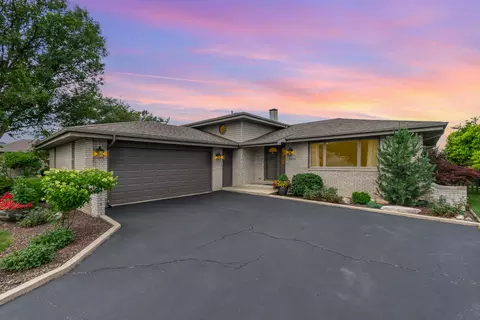 2820 Mockingbird Dr, Crown Point, IN 46307 photo 1