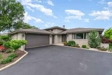 2820 Mockingbird Dr, Crown Point, IN 46307 photo 4