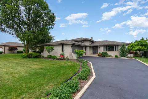 2820 Mockingbird Dr, Crown Point, IN 46307 photo 2