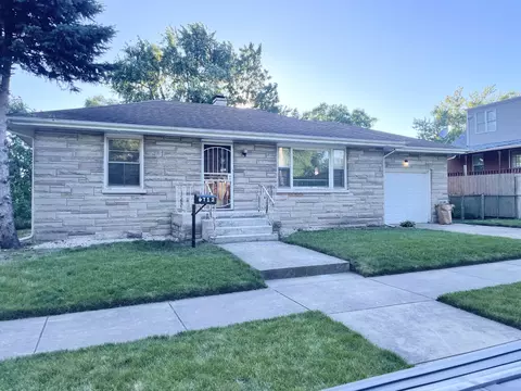 6712 Louise Ct, Hammond, IN 46324