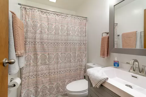 Bath - 660 Mohawk Dr, Lowell, IN 46356 photo 1 of 2