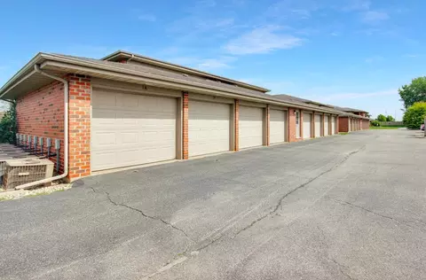 531 Cambridge Ct #1B, Munster, IN 46321 photo 4