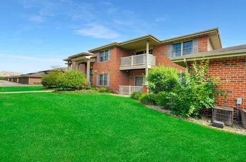 531 Cambridge Ct #1B, Munster, IN 46321 photo 2