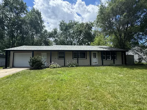 390 Lahonda Dr, Valparaiso, IN 46385
