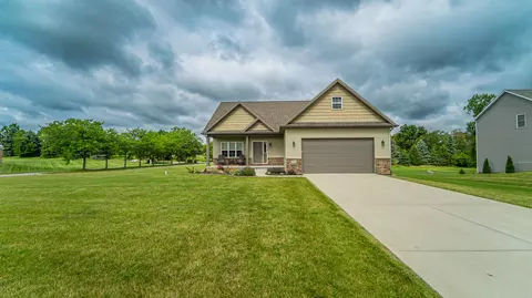 194 Pheasant Hills Ct, Valparaiso, IN 46385