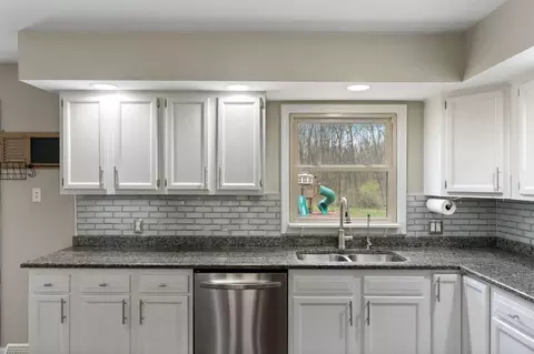 Kitchen - 8951 E 137th Ave, Hebron, IN 46341 photo 3 of 3