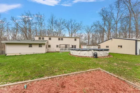 Exterior - 8951 E 137th Ave, Hebron, IN 46341 photo 5 of 9