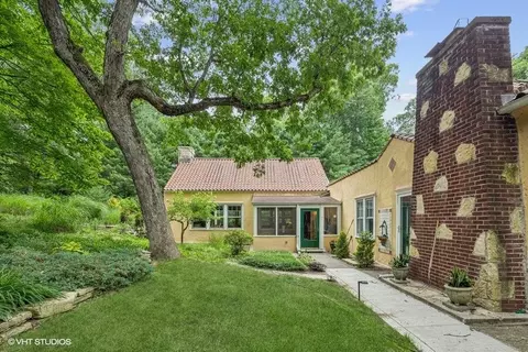 7 E Leewater Ave, Beverly Shores, IN 46301
