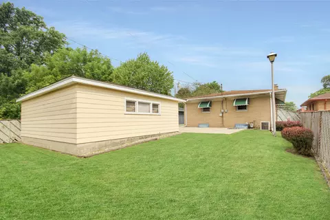 625 E Ash Pl, Griffith, IN 46319 photo 3