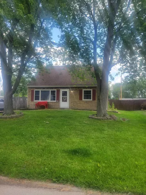 747 Imperial Rd, Valparaiso, IN 46385