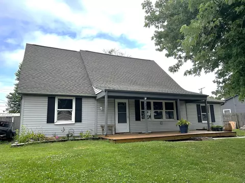 377 Greendale Dr, Valparaiso, IN 46385