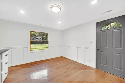 Entry Way - 301 E Grove St, Morocco, IN 47963 photo 2 of 3