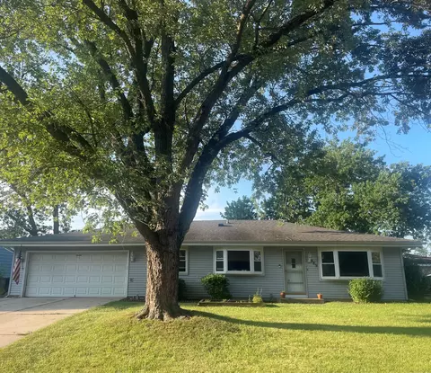 389 Keystone Dr, Valparaiso, IN 46385