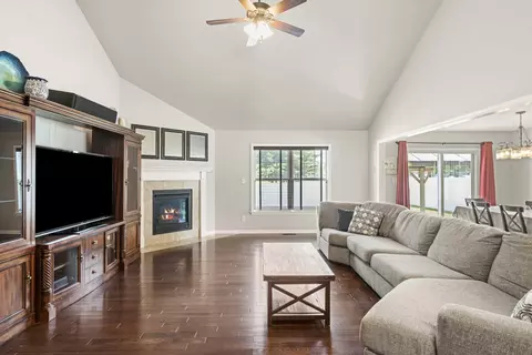 Living - 5593 Southview Dr, Lowell, IN 46356 photo 2 of 5