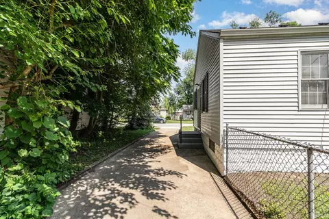 Exterior - 330 N Dwiggins St, Griffith, IN 46319 photo 6 of 10