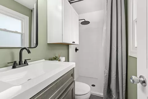 Bath - 533 Northgate Dr, Dyer, IN 46311 photo 1 of 3