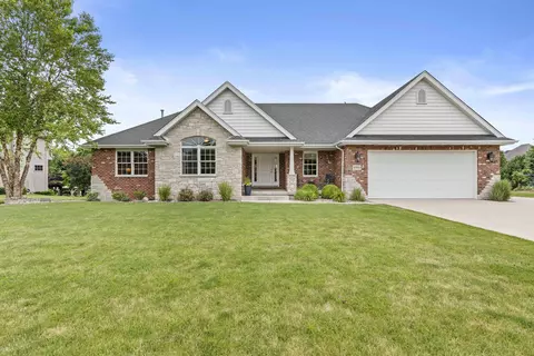 8980 Schillton Dr, Saint John, IN 46373