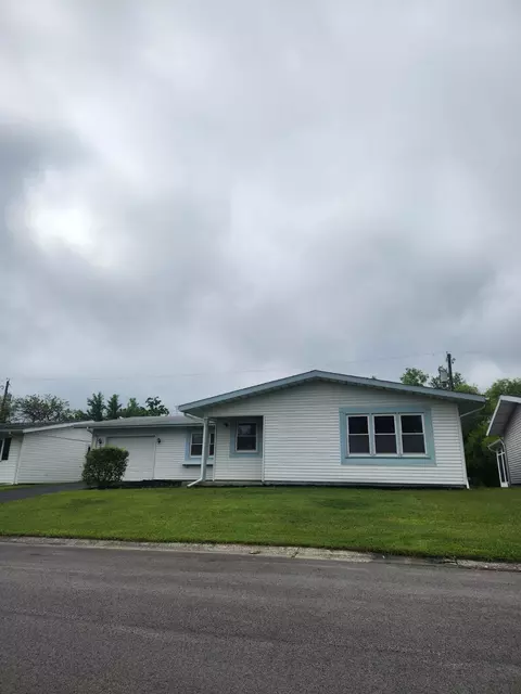 384 Rushmore Dr, Valparaiso, IN 46385