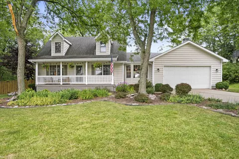 8641 Wildwood Dr, Saint John, IN 46373