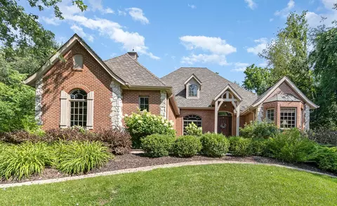 2106 William Dr, Valparaiso, IN 46385