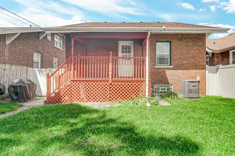 Exterior - 1637 Davis Ave, Whiting, IN 46394 photo 4 of 6