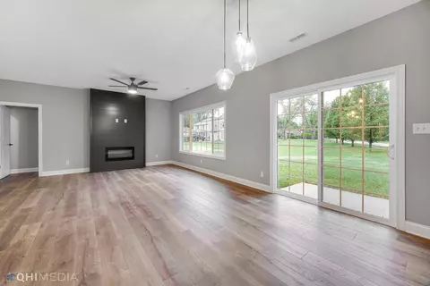 314 Holst Ln, Valparaiso, IN 46385 photo 3
