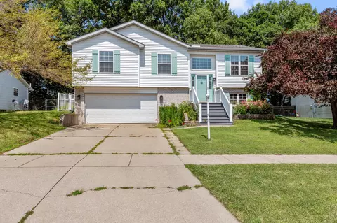 514 Shamrock Ln, Valparaiso, IN 46385