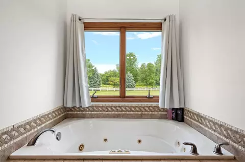 Bath - 3864 W 153rd Ave, Crown Point, IN 46307 photo 1 of 5