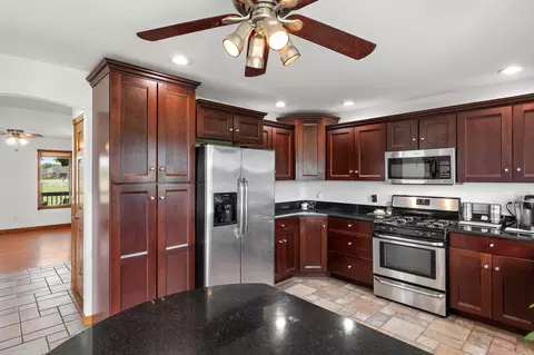 Kitchen - 3864 W 153rd Ave, Crown Point, IN 46307 photo 2 of 8