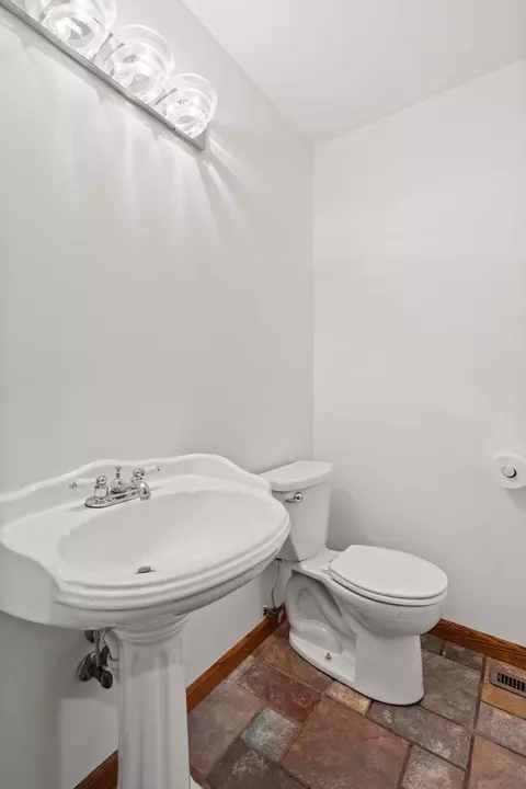 Bath - 3864 W 153rd Ave, Crown Point, IN 46307 photo 5 of 5