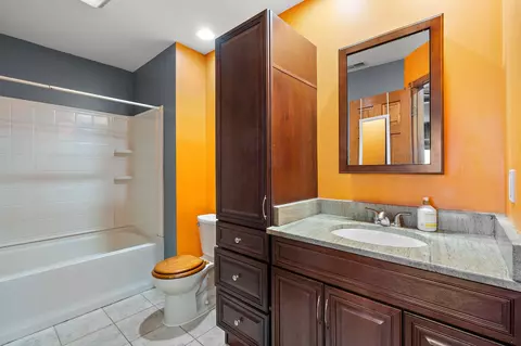 Bath - 3864 W 153rd Ave, Crown Point, IN 46307 photo 2 of 5