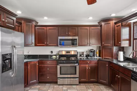 Kitchen - 3864 W 153rd Ave, Crown Point, IN 46307 photo 3 of 8