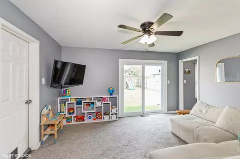 319 N Wiggs St, Griffith, IN 46319 photo 7