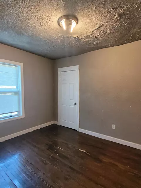 817 Tyler St, Gary, IN 46402 photo 9