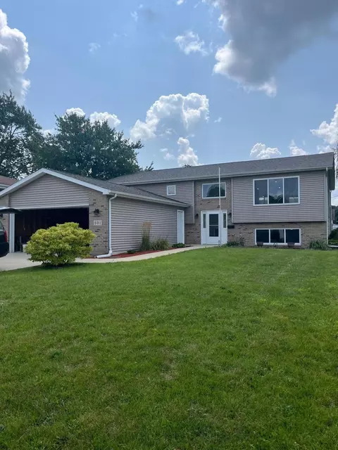 601 E Pine Pl, Griffith, IN 46319 photo 1