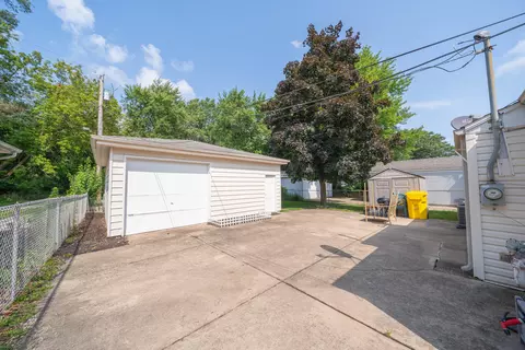 418 N Raymond St, Griffith, IN 46319 photo 2