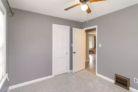 137 N Raymond St, Griffith, IN 46319 photo 8