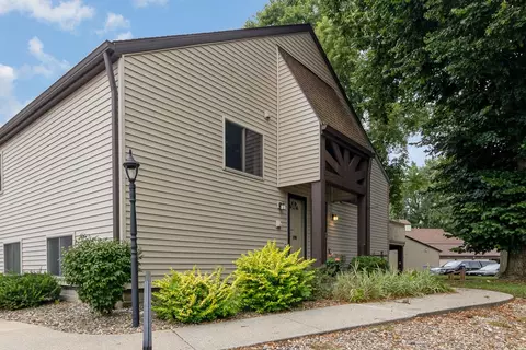 1196 Millpond Rd, Valparaiso, IN 46385