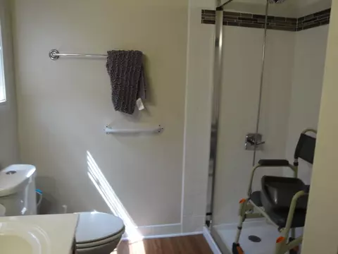 Bath - 1225 Thistle Dr, Griffith, IN 46319 photo 2 of 5